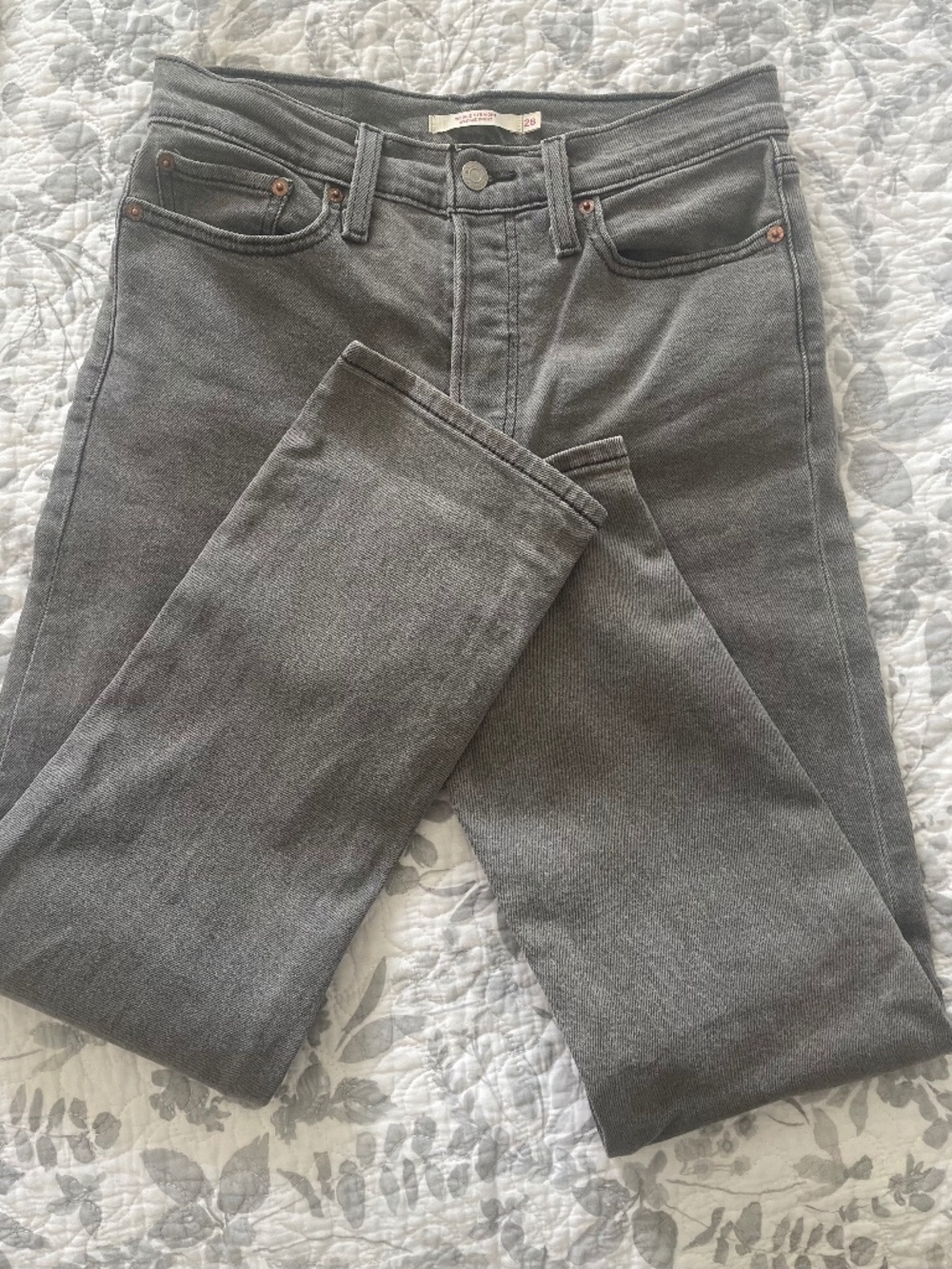 EUC Levi’s Grey Wedgie Straight Ankle Jeans with Stretch - Women’s Size 28 - Picture 10 of 11